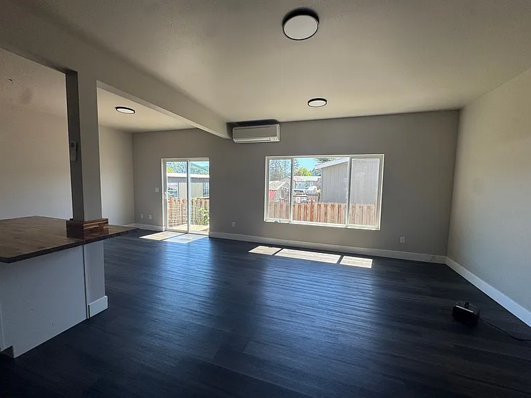 144 Allison Ave — Photo 6