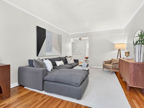 2nd image of 30 Monroe Pl APT 3A