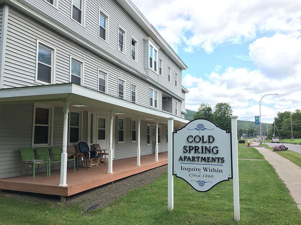 24 Main St Stamford NY Zillow