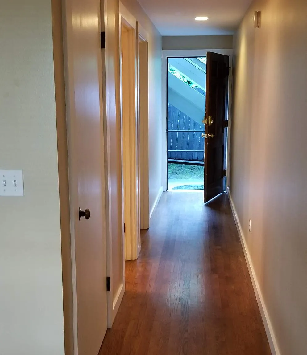 4711 Ravenna Ave NE — Photo 1