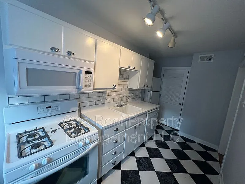 1 bed, 1.0 bath, $1,095 — Photo 3