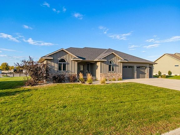 3rd image of 1615 Valley View Pl