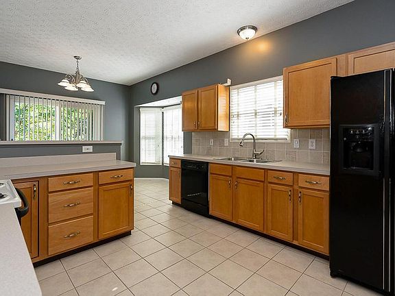 3rd image of 7221 Trillium Dr