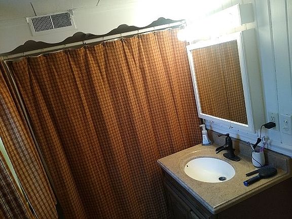 3rd image of 521 W Wiley Ave