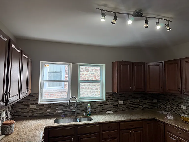 1847 Wesley Ave — Photo 21