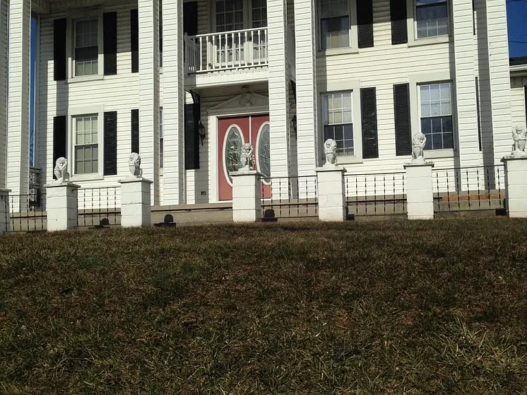211 E Baltimore St — Photo 1
