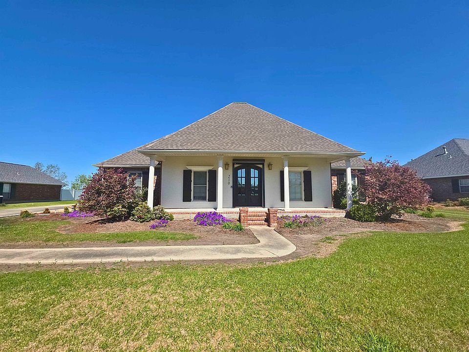 1st image of 210 Plantation Dr