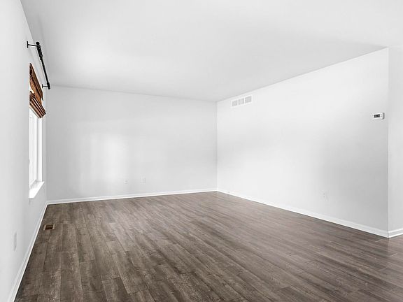 3rd image of 29255 Adams Dr