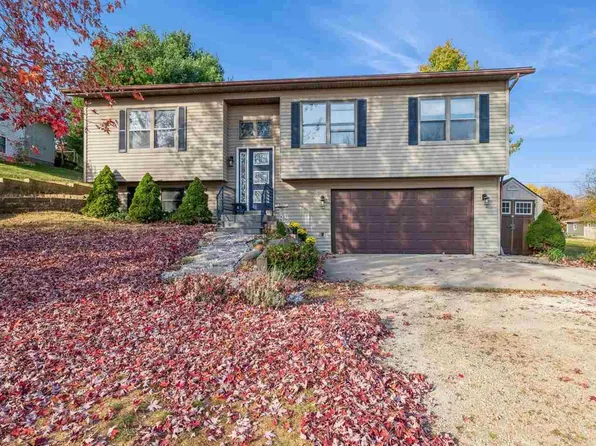 604 3rd St S, Coggon, IA 52218