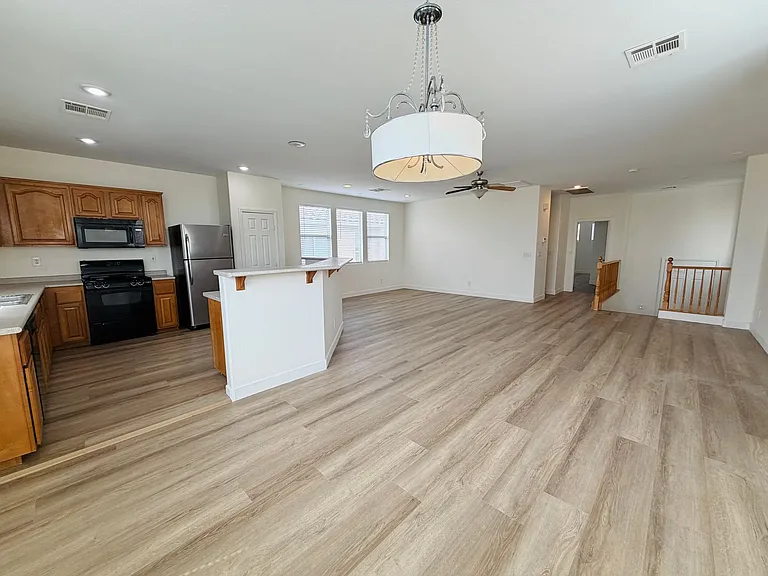 8688 Mesquite Hills St — Photo 5