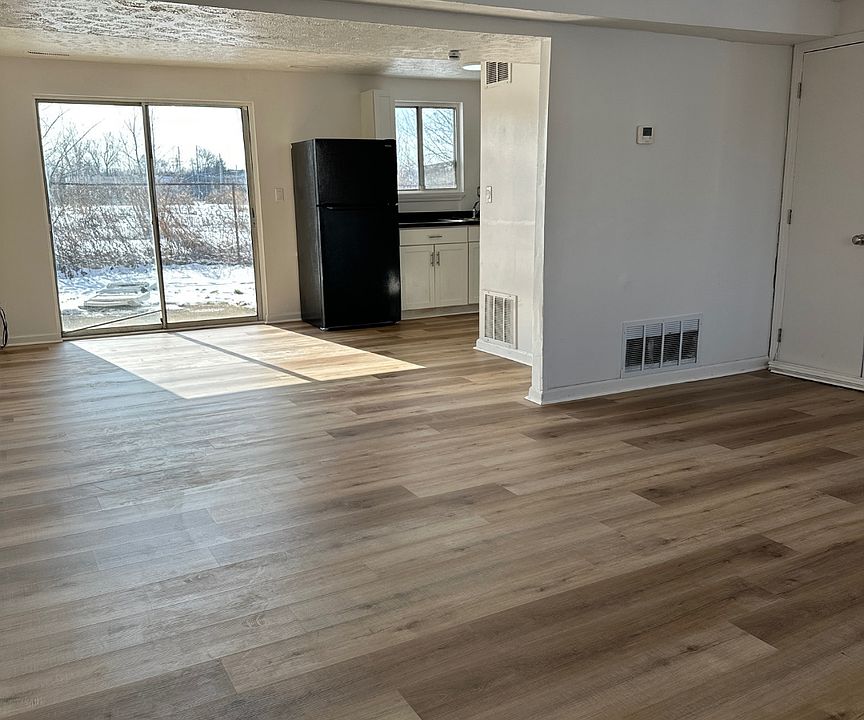 1st image of 600 Commerce Ave NW #Fff9cc356