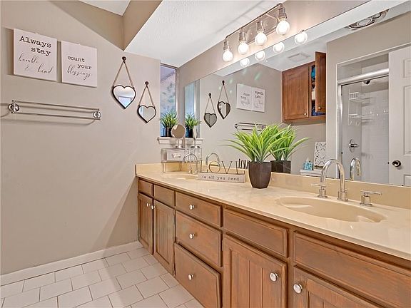 4th image of 5006 Fairmount Dr
