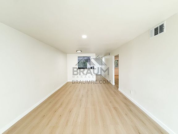 3rd image of 11839 Burbank Blvd APT 3