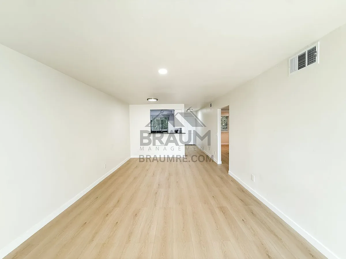 Building Photo - 11839 Burbank Blvd