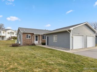 4543 N Valley Dr NE #23, Grand Rapids, MI