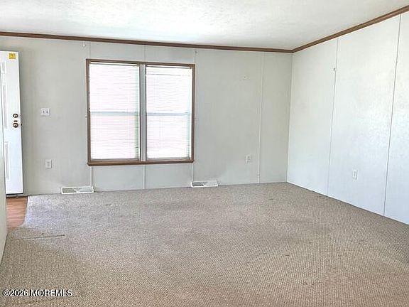 5th image of 27 Pine Ridge Boulevard