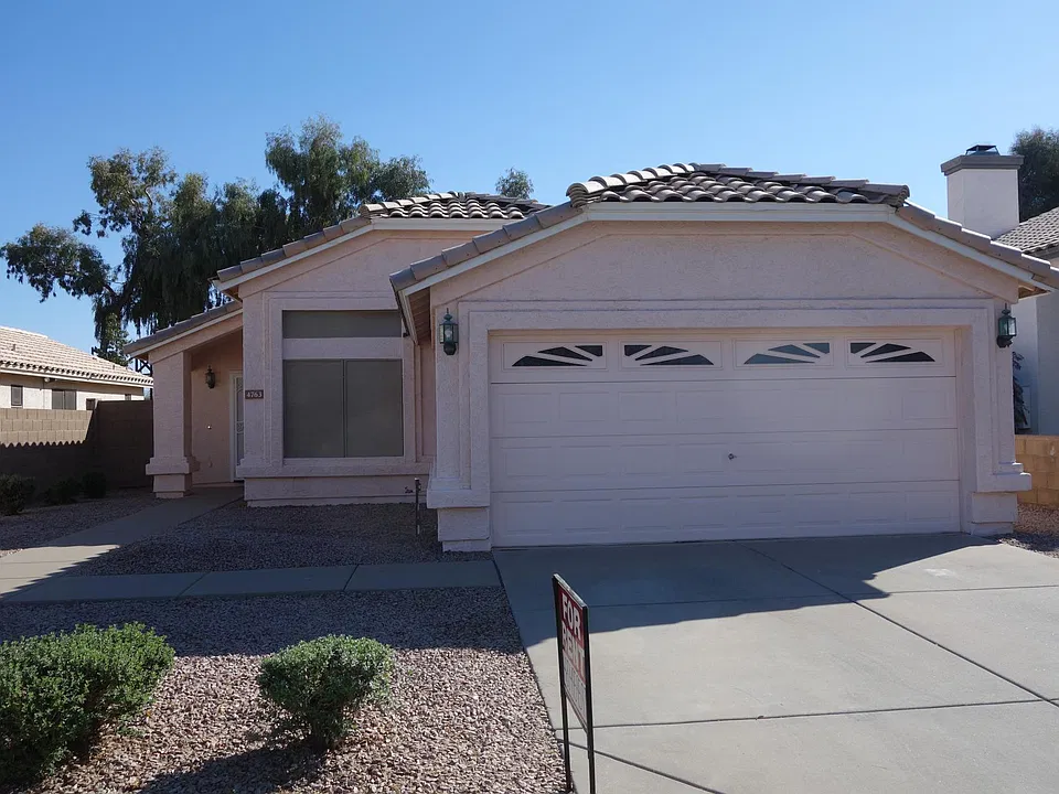 4763 E Lavender Ln