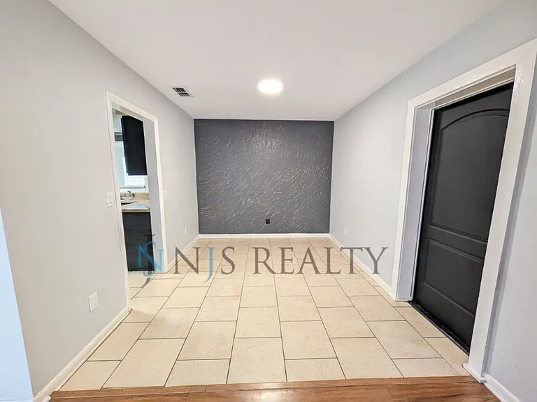 1342 Belleair Rd — Photo 6