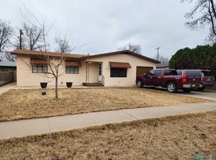 904 Valverde St, Carlsbad, NM 88220