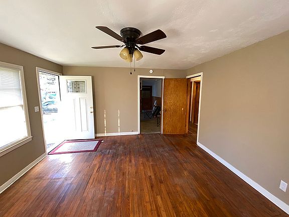 3rd image of 604 E West St