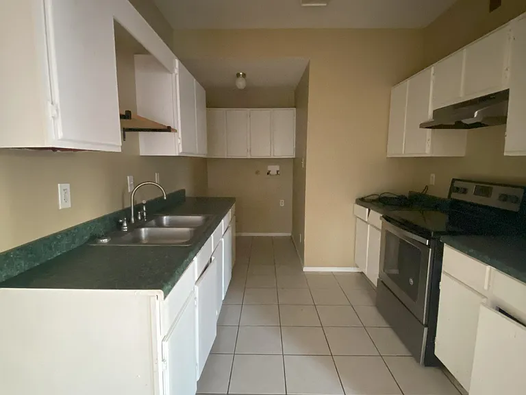 7622 Windsor Oaks — Photo 3