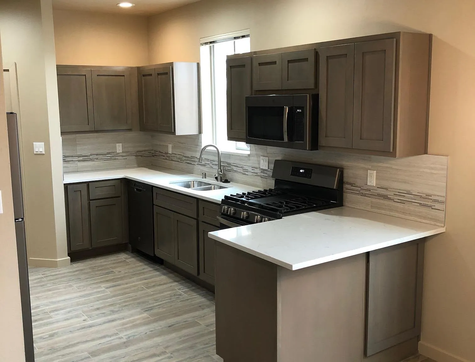 2 bed, 800 sqft, $1,600 — Photo 3