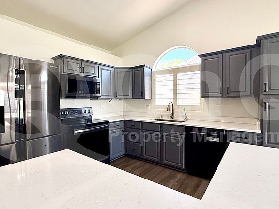 3rd image of 1581 W Butler Dr