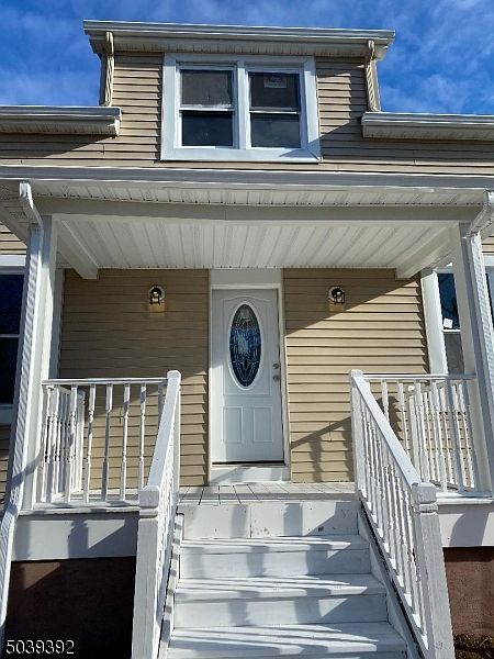 2nd image of 54 Smithtown Rd