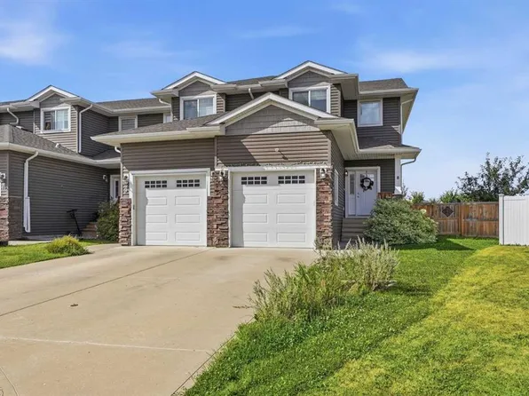 8 NE Rowberry Ct, Sylvan Lake, AB T4S 0L7