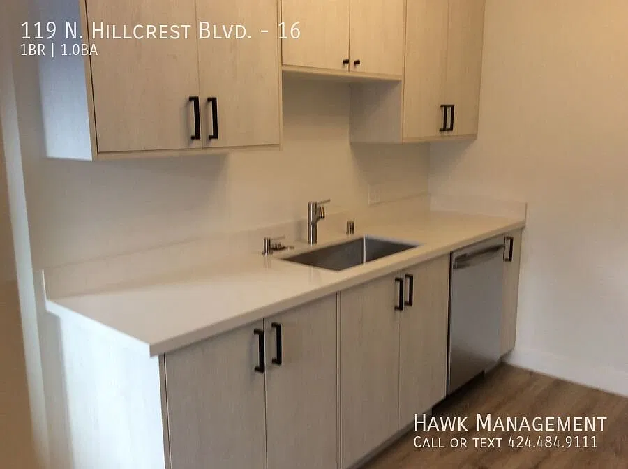 Beautifully Updated Apartment with Modern Finishes in Inglewood! — Photo 3
