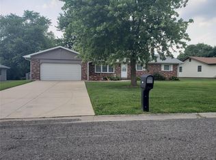 216 Willow Dr, Collinsville, IL 62234