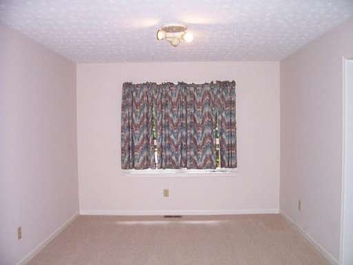 3rd image of 935 Old Farm Walk