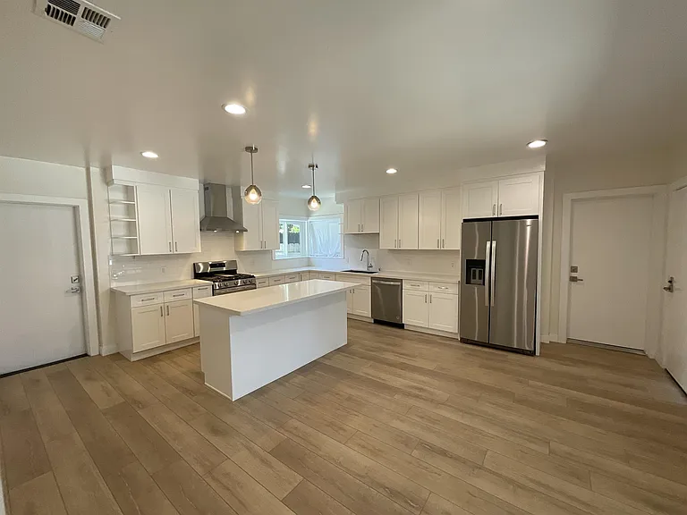 1515 Hess Rd #6 — Photo 5