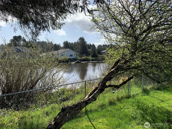 142 Point Brown Avenue SE, Ocean Shores, WA 98569