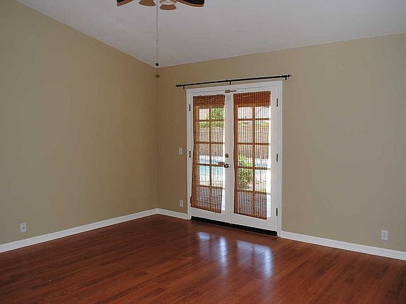 Master BR w/Vaulted Ceiling