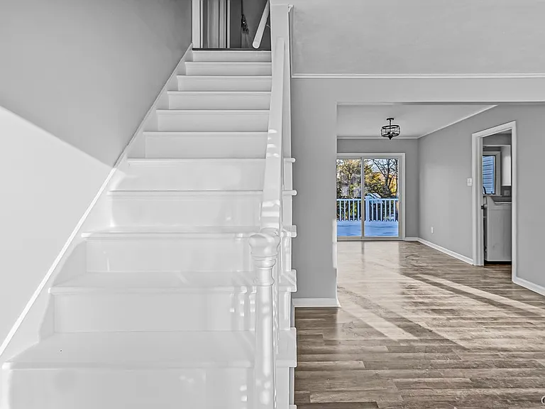 11 Winmar Cres — Photo 6
