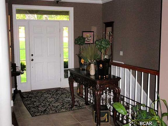 2nd image of 2660 Lakeview Cres