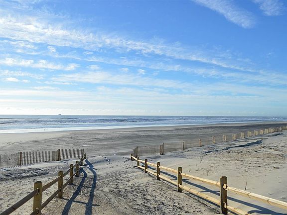 27th Street Beach entrance