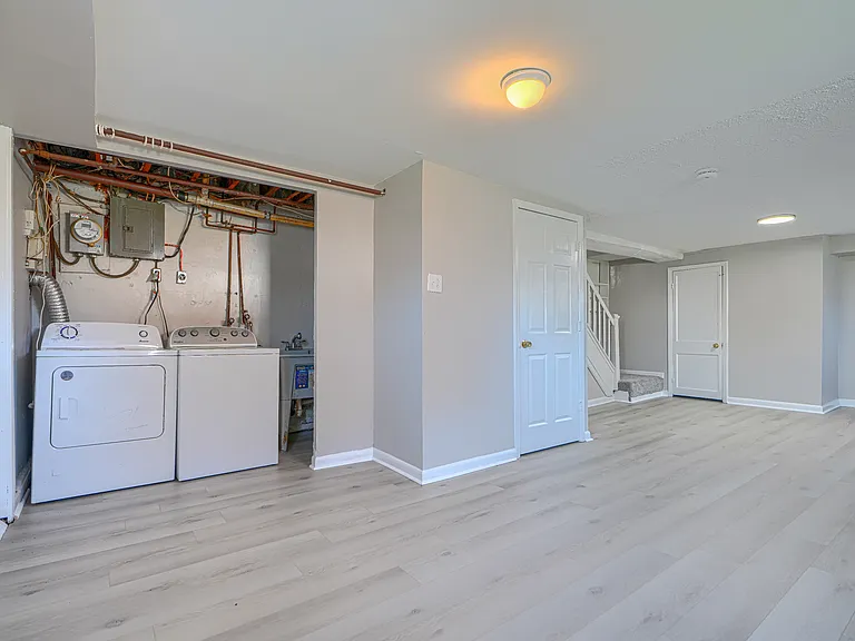 401 52nd St #1 — Photo 9