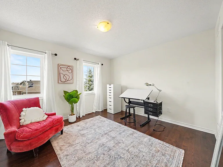 938 Wildcarrot Cres — Photo 18