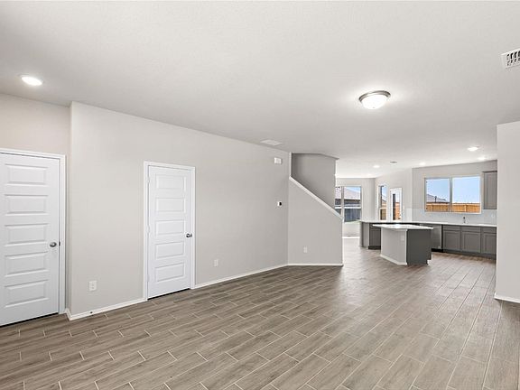2nd image of 925 Billups Dr