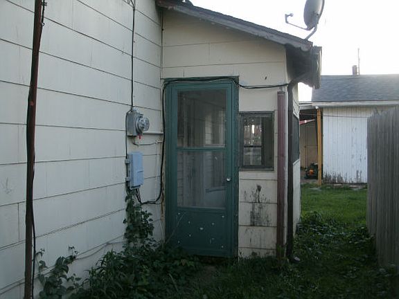 3rd image of 123 N East St