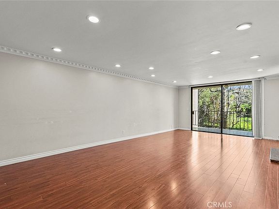 3rd image of 1401 Valley View Rd APT 334