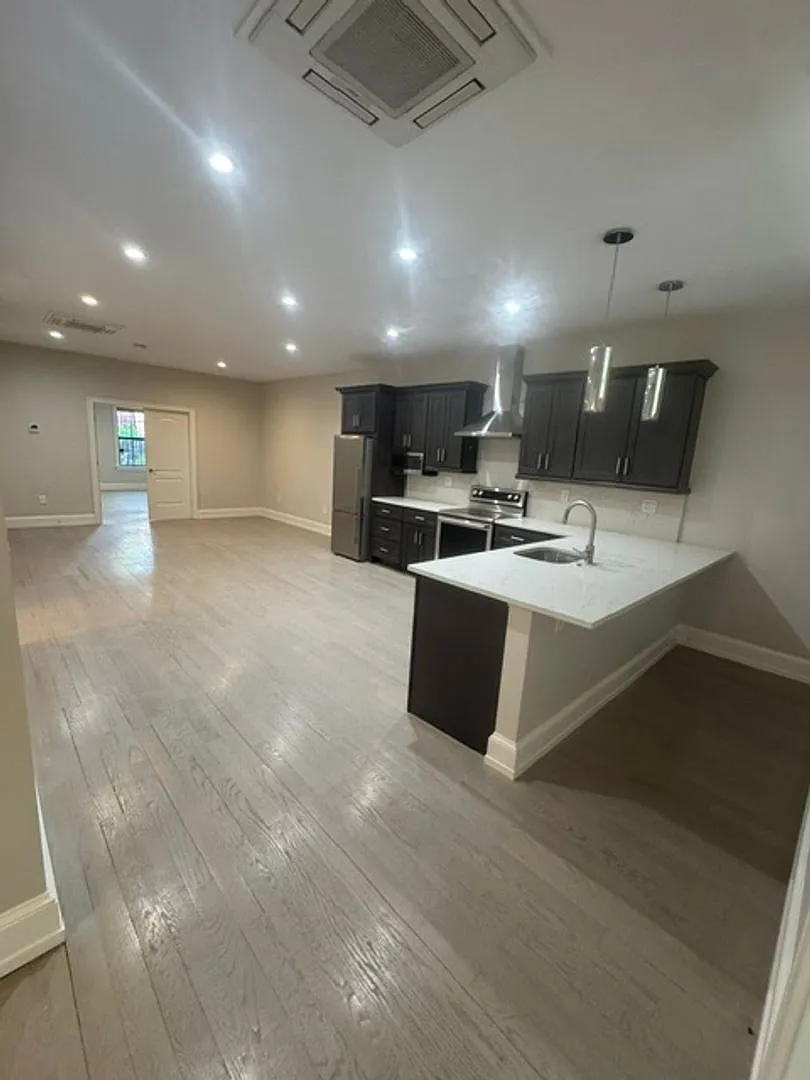 554 Massachusetts Avenue Realty, LLC — Photo 1