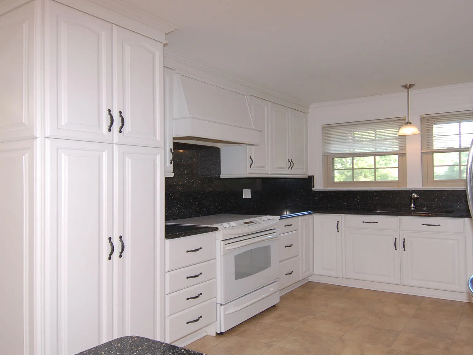 4 bed, 3.0 bath, 2159 sqft, $3,300 — Photo 3
