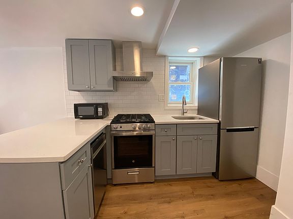 2nd image of 264 6th St