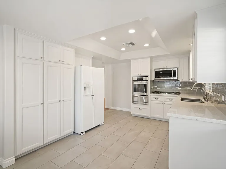 22055 Del Valle St — Photo 21