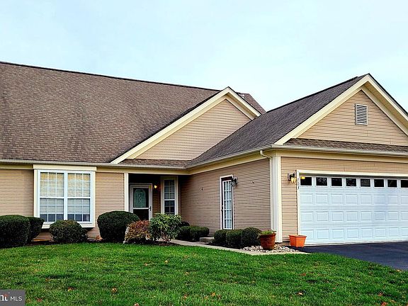 2nd image of 703 Somerset Ln