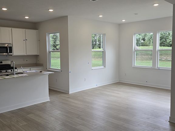 4th image of 1059 Marston Ln