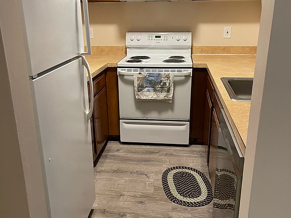 5th image of 175 Mill Pond Rd Unit 135